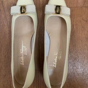 Salvatore Ferragamo  Vara Leather low  Pumps-